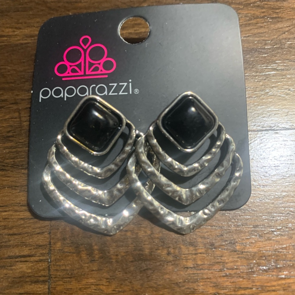 Paparazzi Chic Black and Silver Earrings